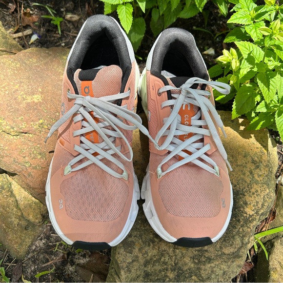 On Running Women's Cloudflyer 4 Coral White Athletic Shoes Sneakers SZ 9 E 40.5 - Picture 3 of 10